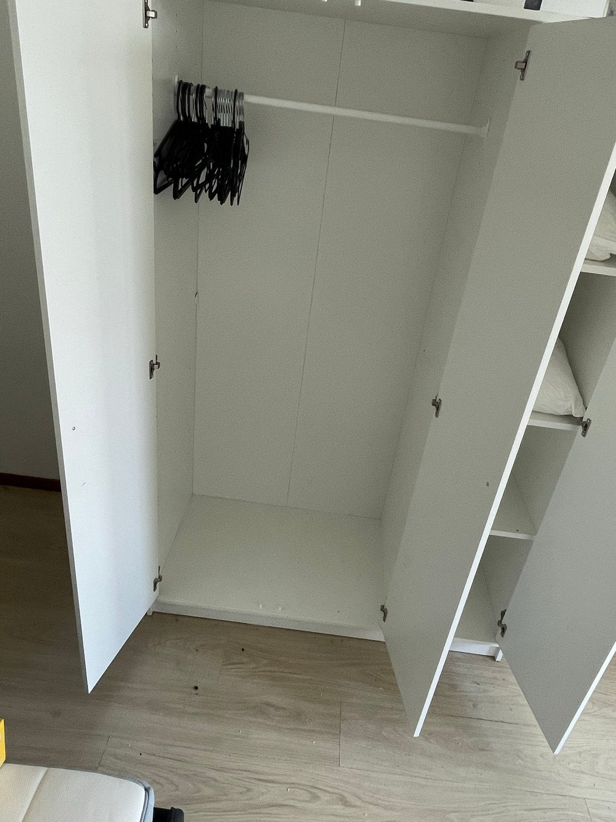 Witte kledingkast met hang- en legruimte, Ophalen, 100 tot 150 cm, Zo goed als nieuw, 150 tot 200 cm