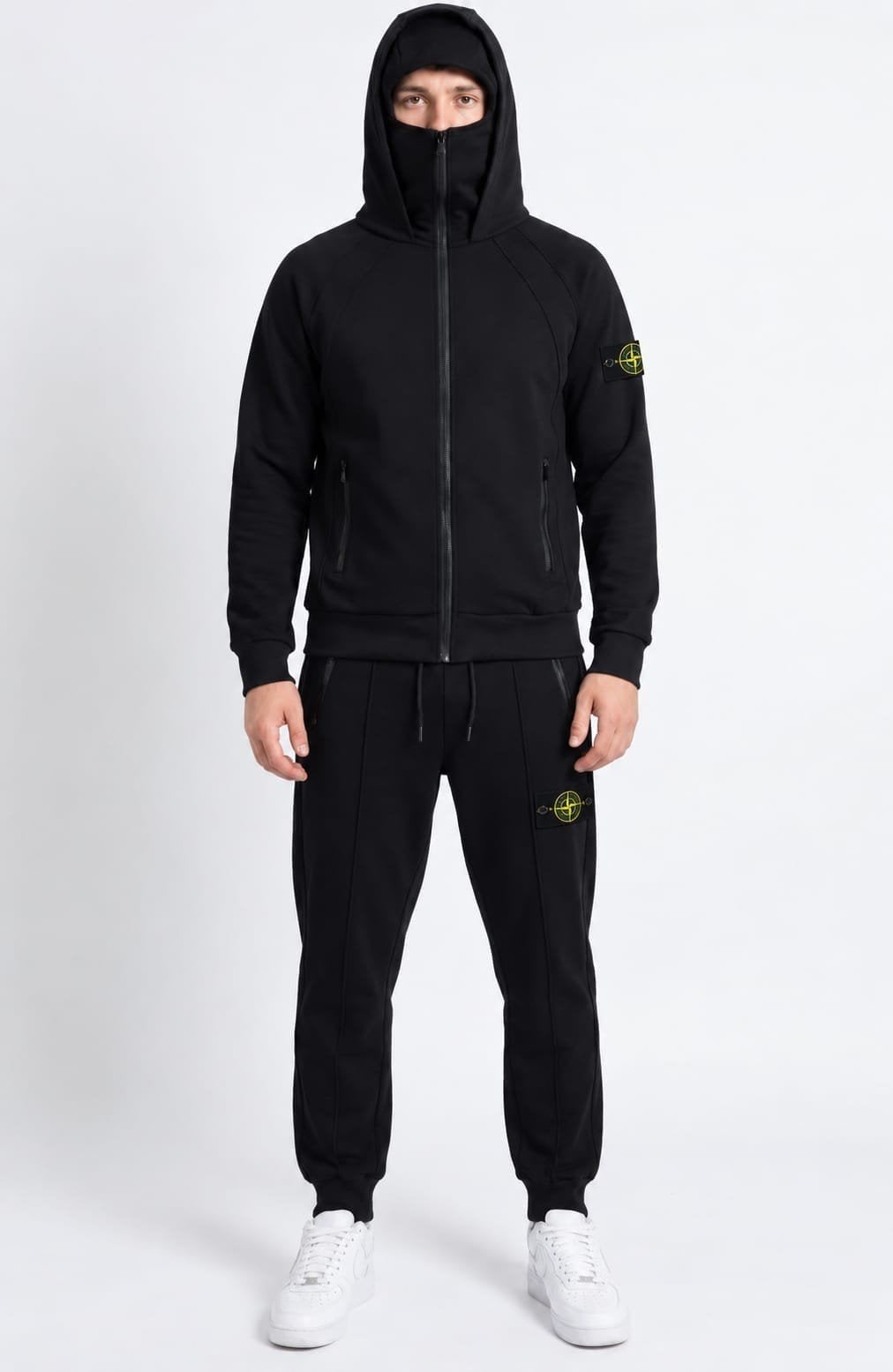 Foto 5 van Partij Under Armour Parajumpers Nike On Cloud Moncler
