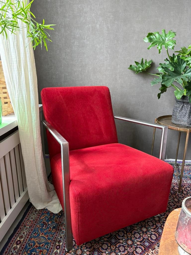 Rode design fauteuil met stalen armleuningen, Ophalen, Zo goed als nieuw, Stof, 50 tot 75 cm