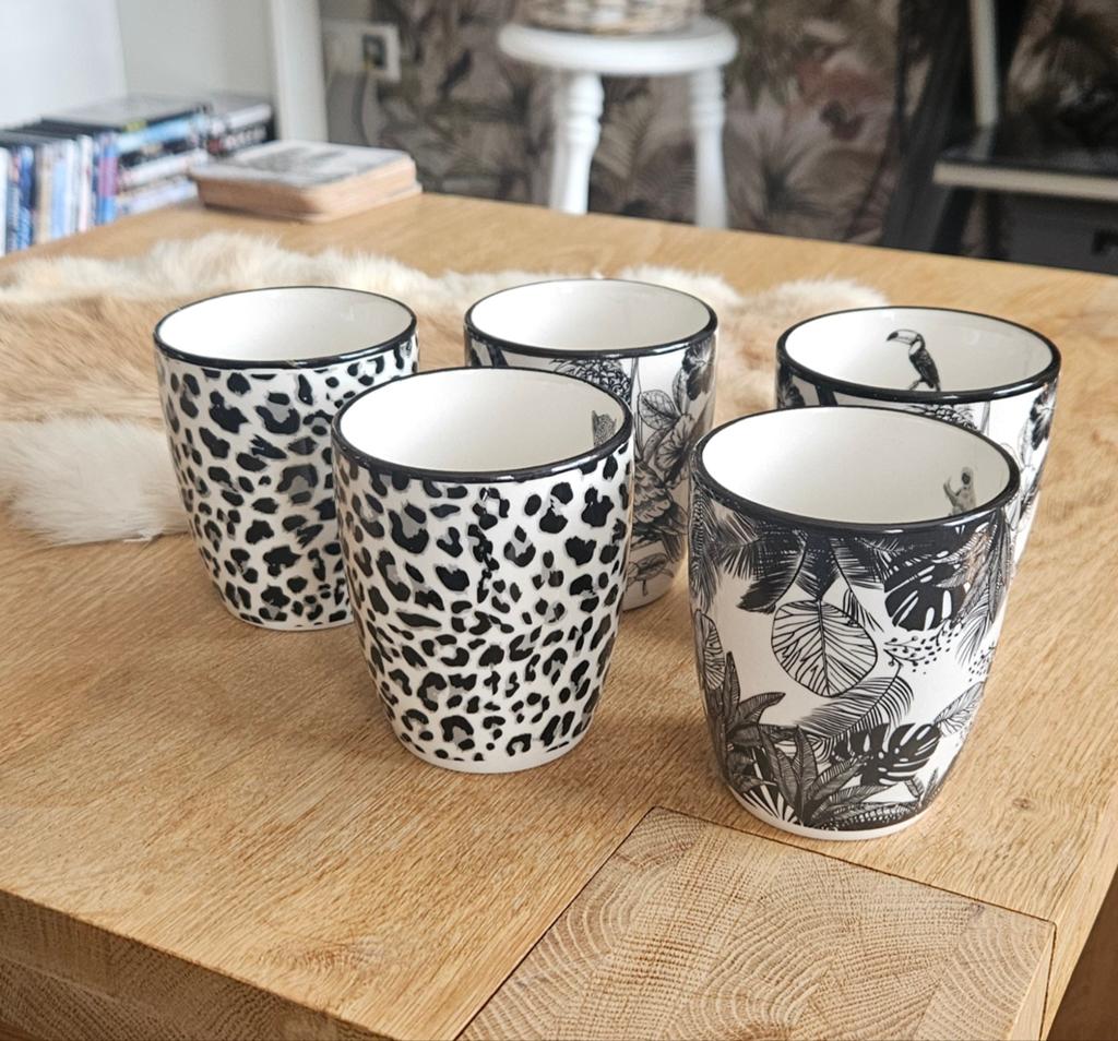 5 Action kopjes 200 ml met dierenprint en jungle print, Keramiek, Ophalen of Verzenden, Zo goed als nieuw, Overige stijlen