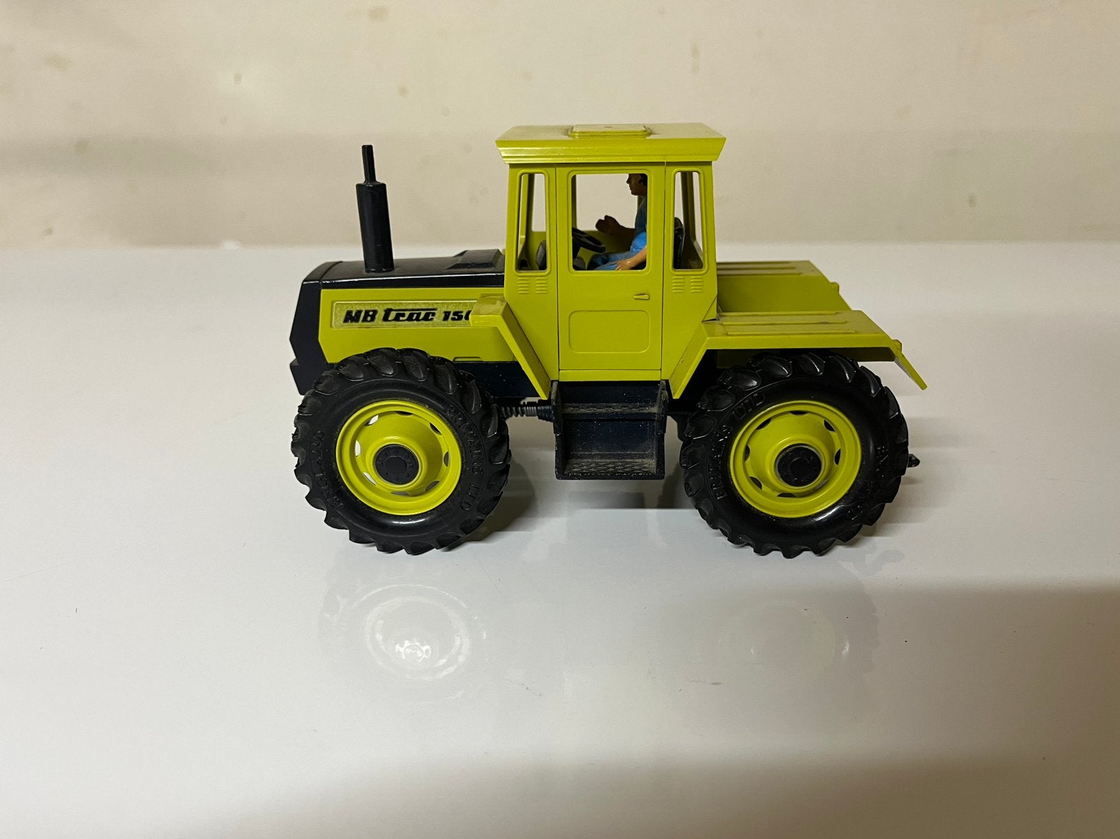 Britains 9525, MB-TRAC 1500 Tractor, Schaal 1:32, Ophalen of Verzenden, Zo goed als nieuw, Tractor of Landbouw, Britains