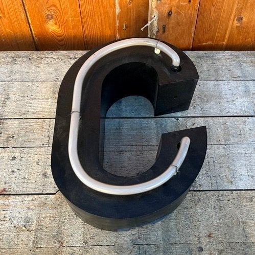 Neon letter C zwart en wit 39 x 12 x 28 cm NIET GETEST, Ophalen of Verzenden, Gebruikt, Wandlamp