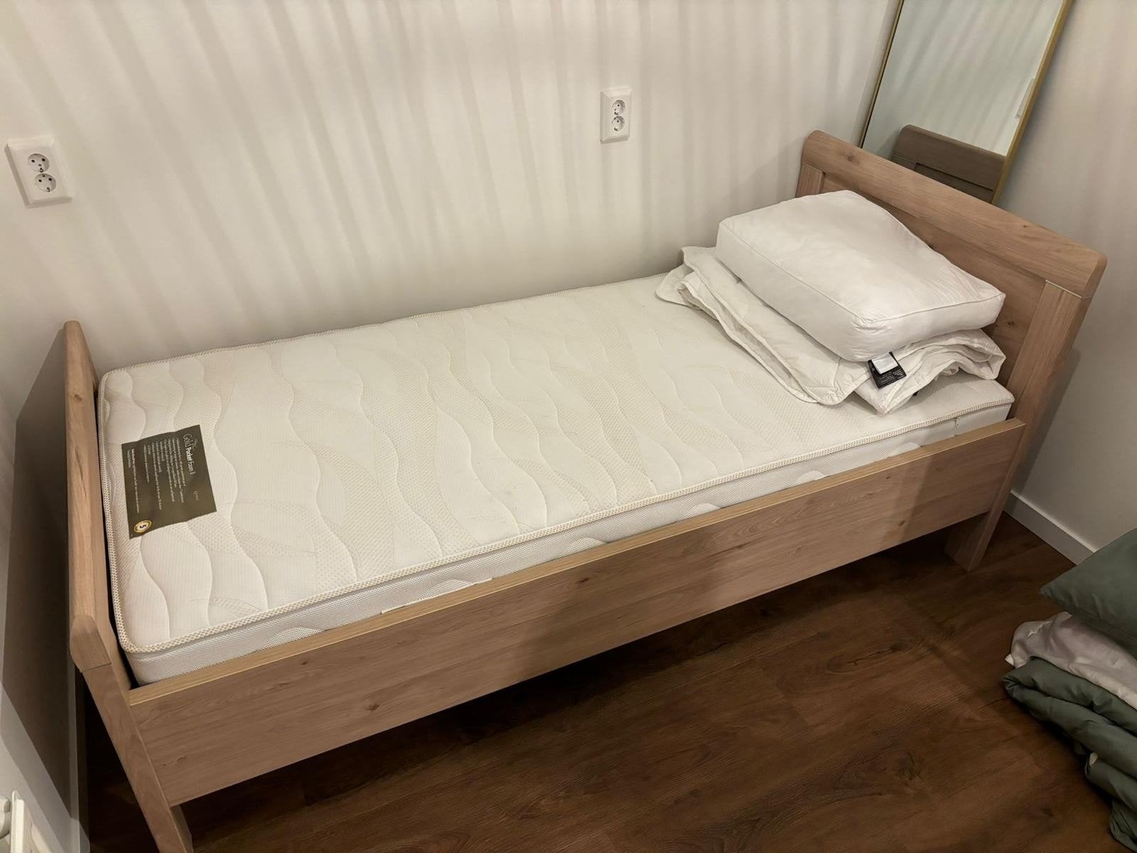 Eenpersoonsbed 210x97.5 cm met lattenbodem en matras, Ophalen, Eenpersoons, 210 cm, Zo goed als nieuw