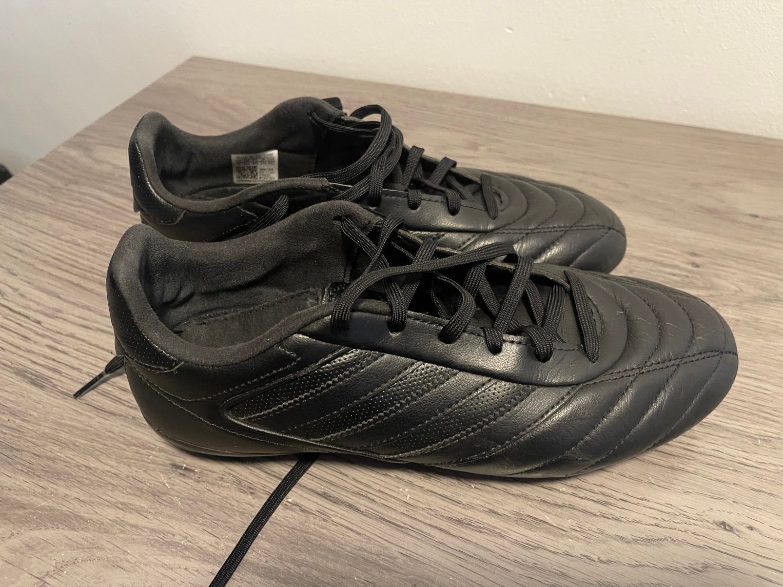 Voetbalschoenen Adidas maat 40, Maat XS of kleiner, Ophalen of Verzenden, Zo goed als nieuw, Schoenen