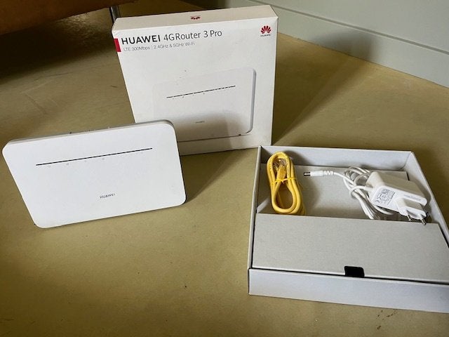 Huawei 4G Router 3 Pro (B535-232) – Compleet in doos!, Computers en Software, Routers en Modems, Ophalen of Verzenden, Zo goed als nieuw