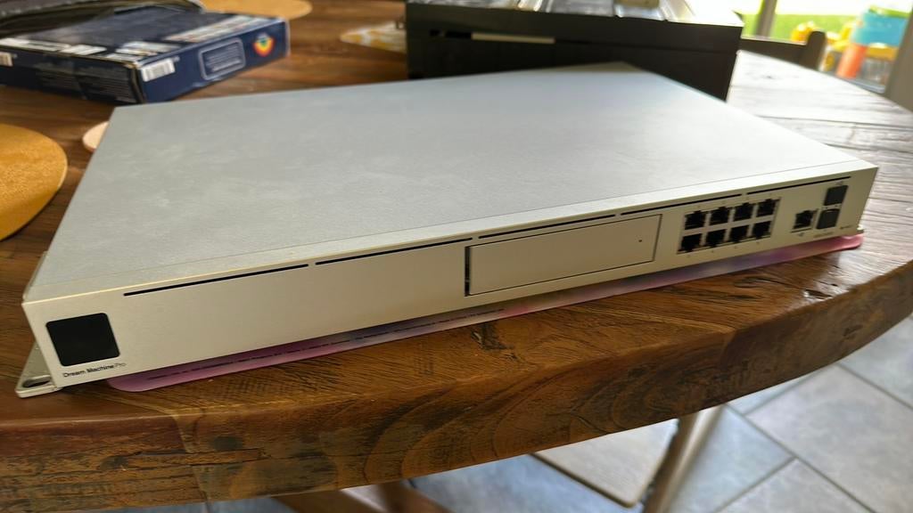 Ubiquiti UDM-Pro / Unifi Dream Machine Pro, Computers en Software, Routers en Modems, Ophalen, Zo goed als nieuw, Router, Ubiquiti