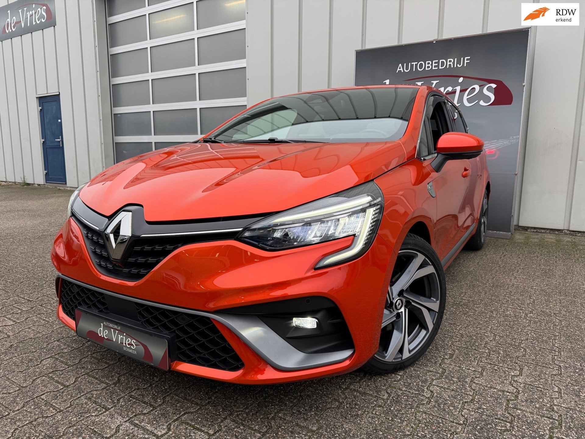 Renault Clio 1.6 E-Tech Hybrid 140 RS Line LED / CAMERA'S /, Auto's, Gebruikt, Zwart, 23 km/l, Bedrijf