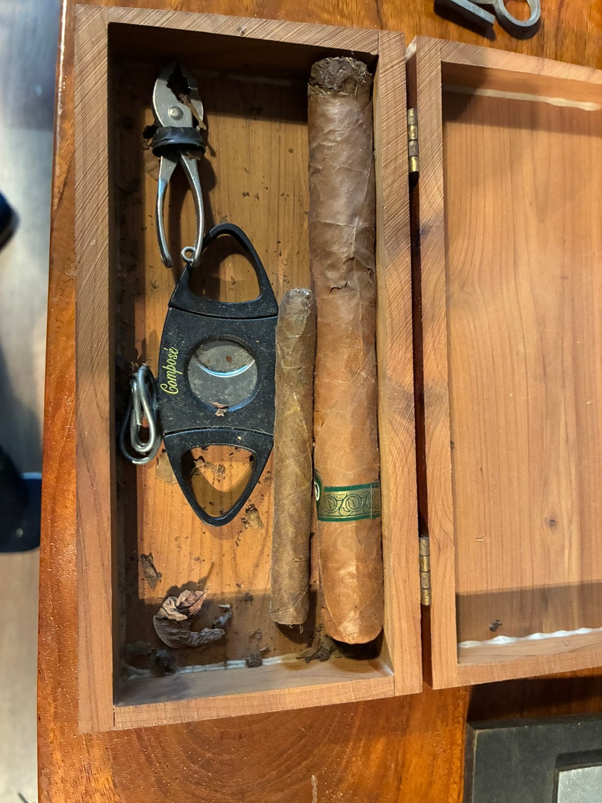 Sigarenkistje met accessoires en sigaren, Verzamelen, Rookartikelen, Aanstekers en Luciferdoosjes, Ophalen of Verzenden, Gebruikt