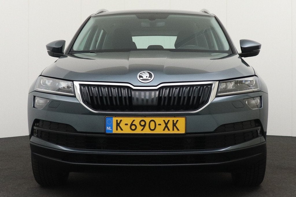 Skoda Karoq 1.5 150 PK Aut TSI Business Sport El.Trekhaak Ca, Auto's, Skoda, Stof, Bedrijf, 19 km/l, Zilver of Grijs