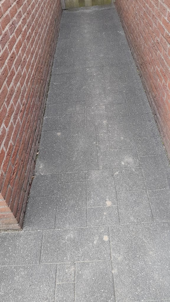 Gratis wildverband betontegels en wit/grijze siertegels, Ophalen, Gebruikt, 10 m² of meer, Beton