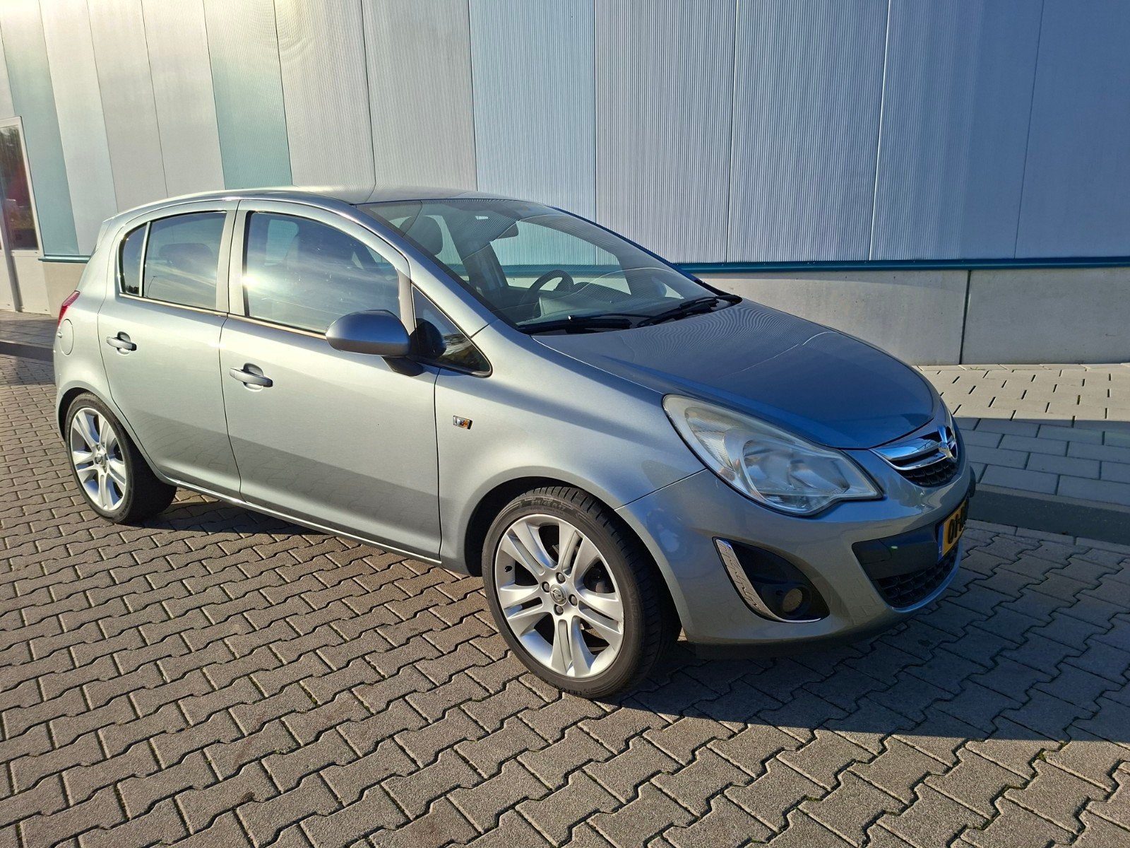 Opel Corsa 1.4 16V 5D 2011 Grijs, Auto's, Euro 5, 1398 cc, 4 cilinders, 49 €/maand