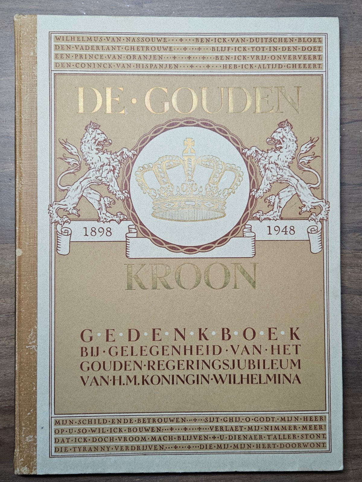 De Gouden Kroon - Gedenkboek Koningin Wilhelmina 1948, Boeken, Ophalen of Verzenden, 20e eeuw of later, Gelezen, Ina Boudier-Bakker, Antoon Coolen, Anton van Duinkerken e.a.