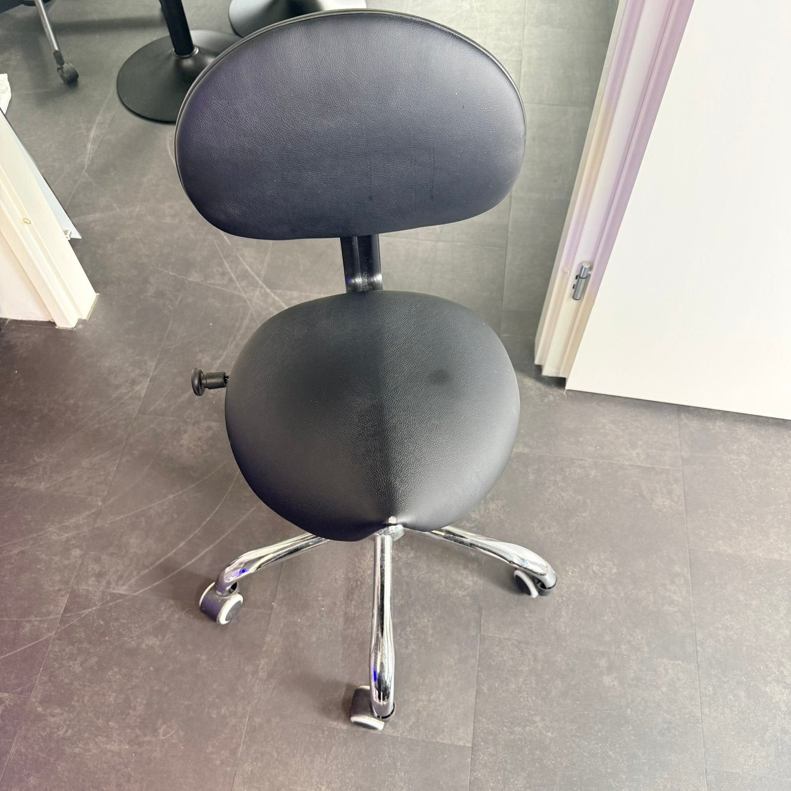 Zadelstoel beautysalon, Ophalen, Zo goed als nieuw, Zwart