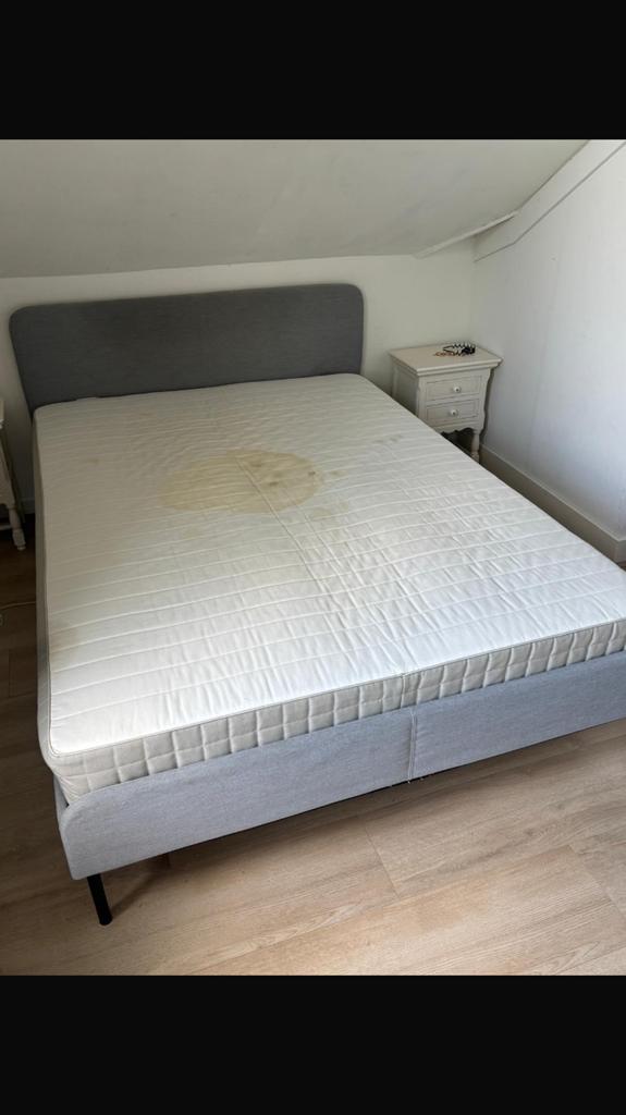 IKEA SLATTUM gestoffeerd bedframe 140x200 cm, Ophalen, Tweepersoons, 140 cm, Zo goed als nieuw