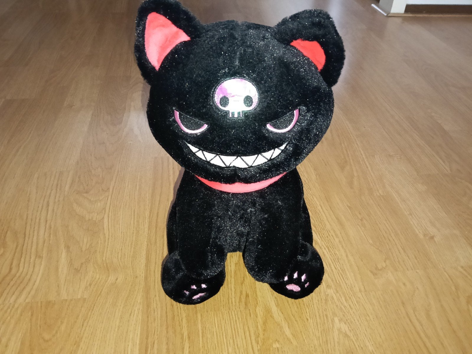 Zwarte pluche kat met roze accenten en doodshoofd, Ophalen of Verzenden, Nieuw