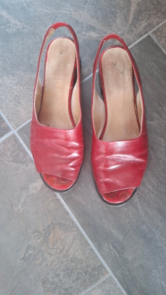 Dames schoenen maat 39 merk Casarini kleur Rood, Schoenen met lage hakken, Merk Casarini, Ophalen of Verzenden, Zo goed als nieuw