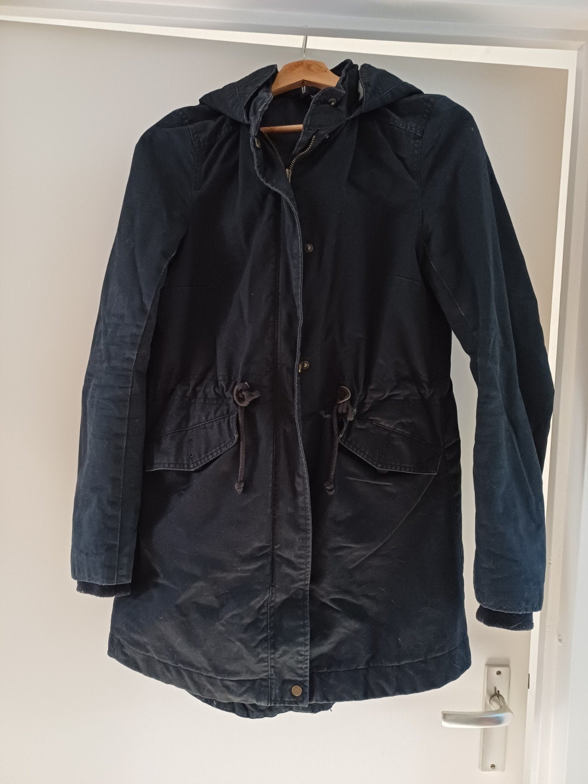 Parka, zwarte winterjas met teddy voering, maat XS, Divided, Zwart, Ophalen of Verzenden, Zo goed als nieuw