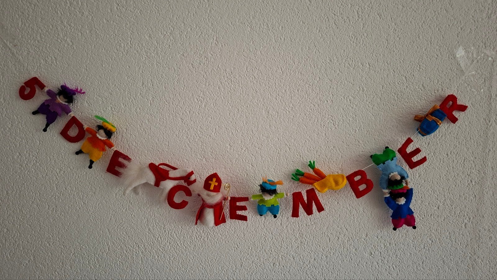 sinterklaas slinger van wolvilt, Ophalen of Verzenden, Figuurtje(s), Wolvilt