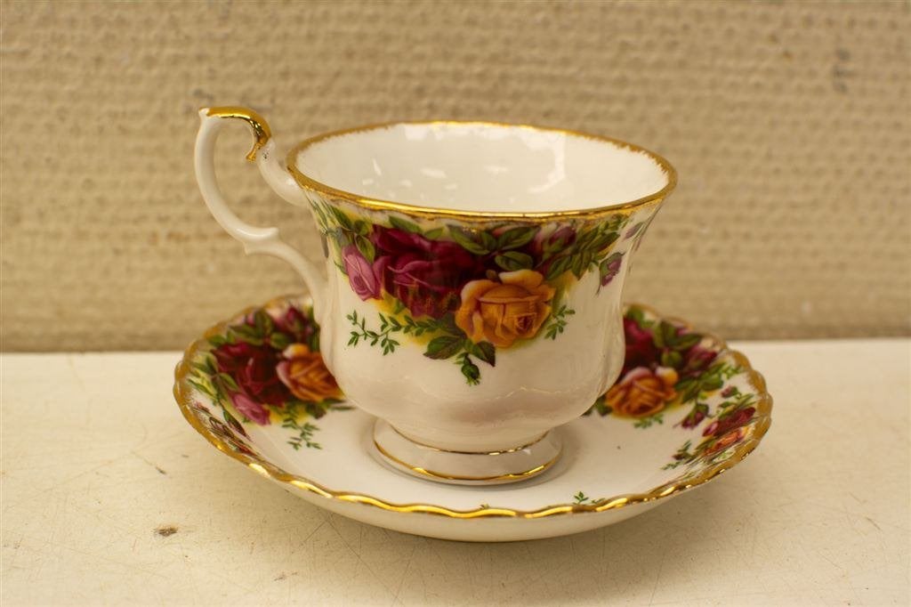 Royal Albert 5 porseleinen kopjes 5 porseleinen schoteltjes, Gebruikt, Ophalen of Verzenden, Bord(en), Overige stijlen