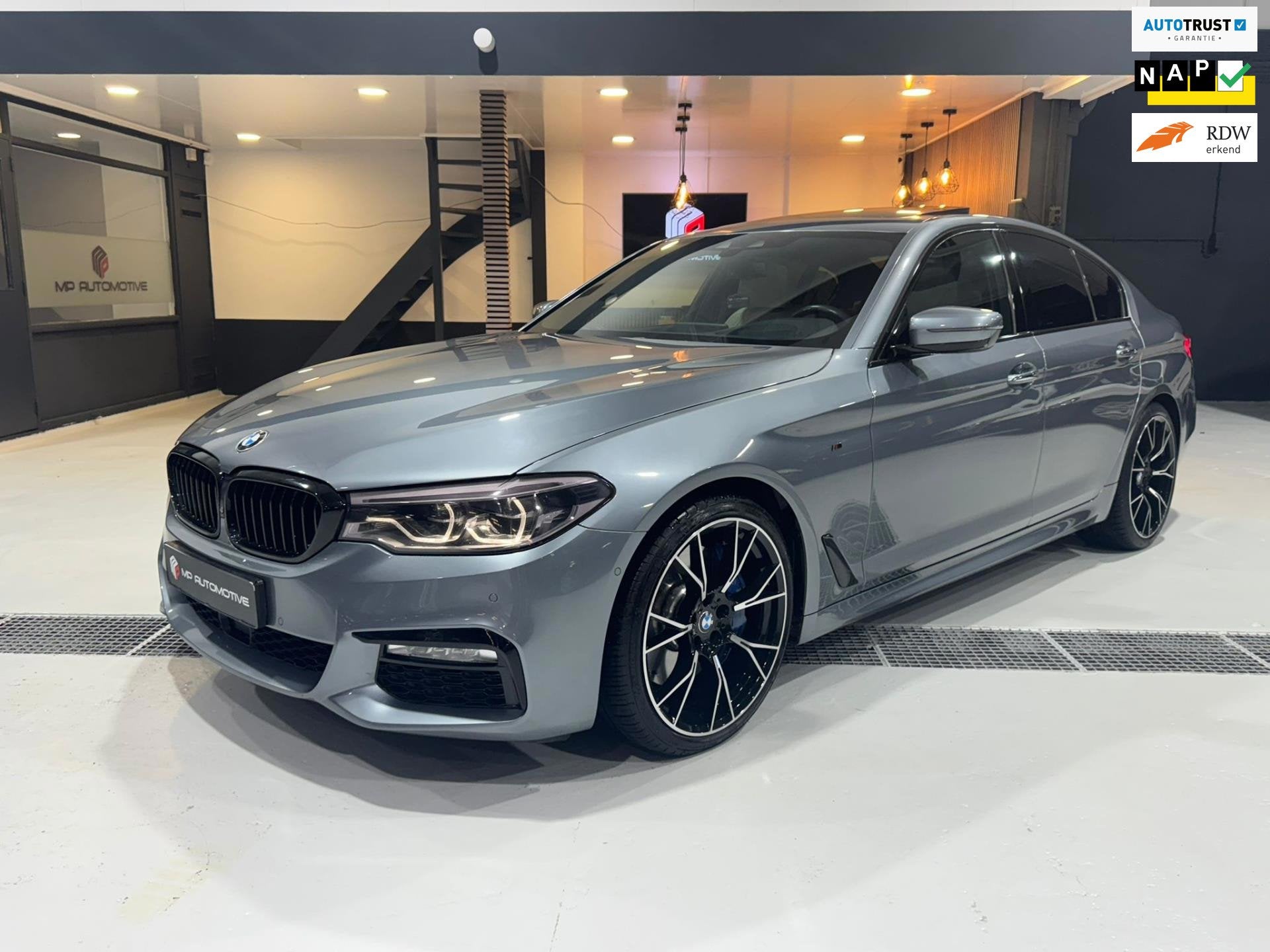 BMW 5-serie 540i High Exe|M-Sport|Softclose|Pano|360 °|Memo, Auto's, BMW, Automaat, Gebruikt, Euro 6, 2000 kg