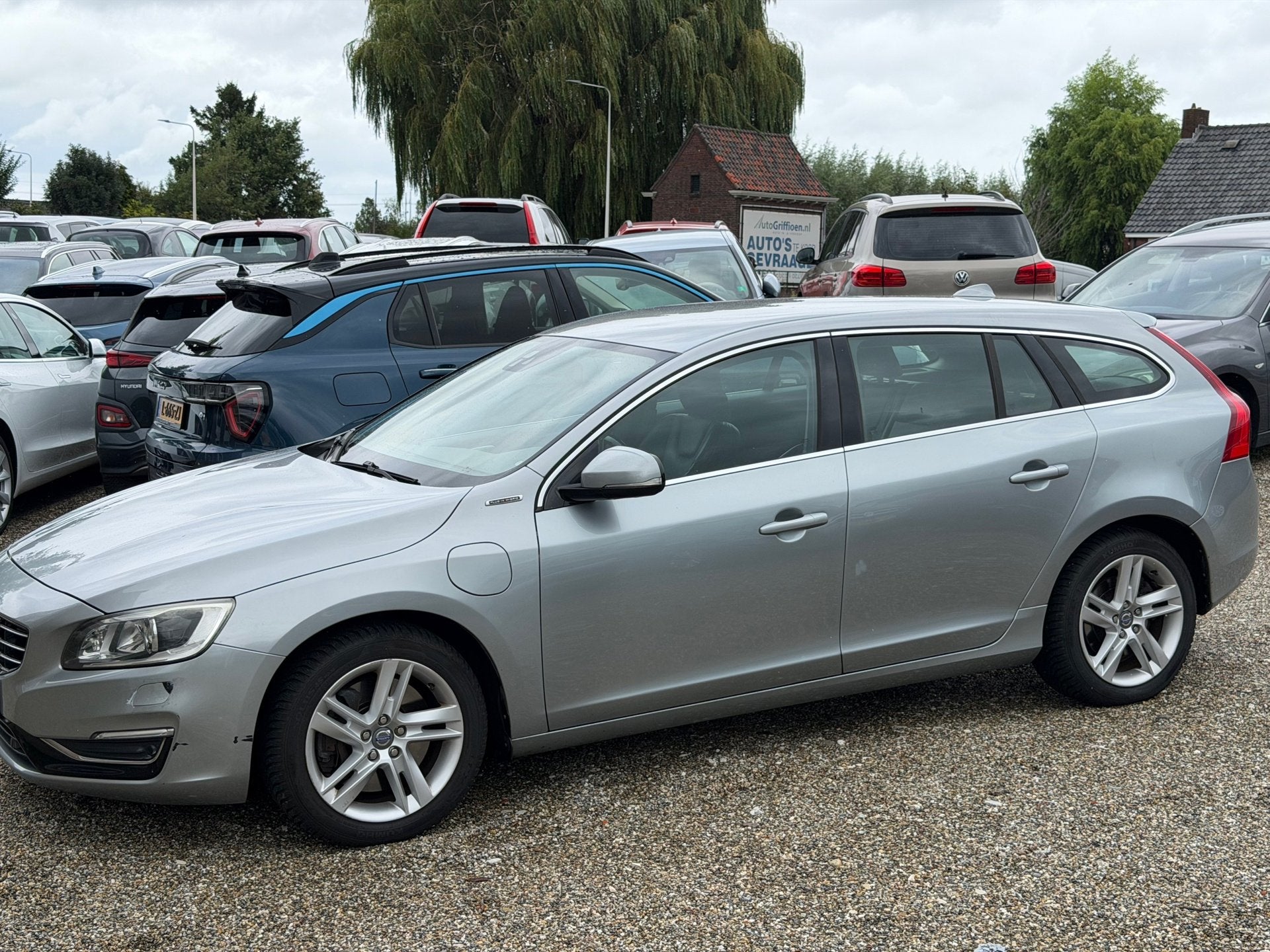 Volvo V60 2.4 D6 AWD Plug-In Hybrid Summum 50km AccuBereik N, Automaat, Zwart, Vierwielaandrijving, 11 kWh