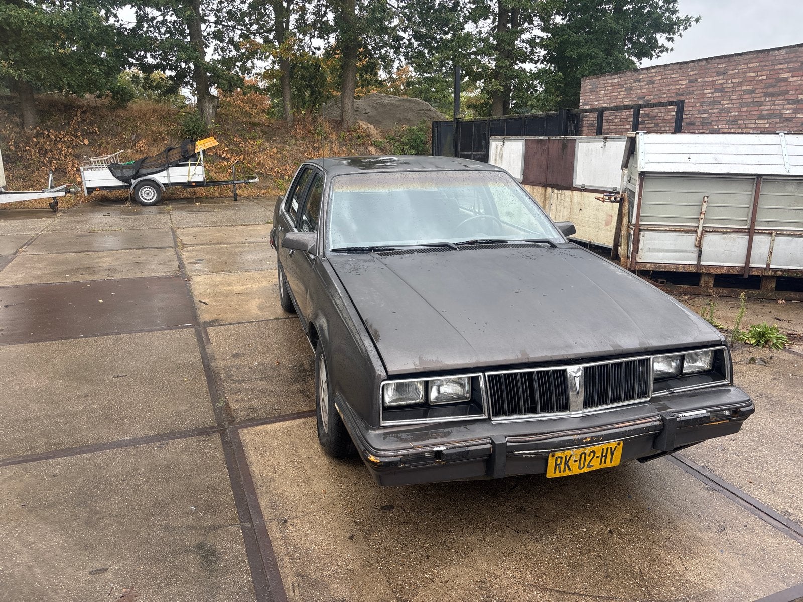 Pontiac K6 1983 Bruin, Auto's, Pontiac, Automaat, 1280 kg, 4 cilinders, Bruin