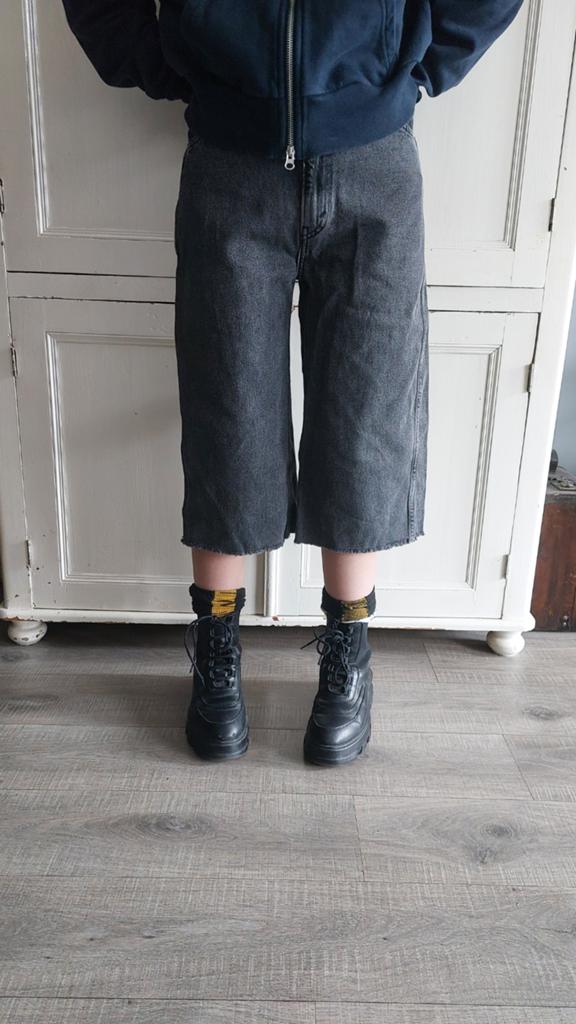 Levis Line 8 baggy denim jorts shorts 23, Zwart, Overige jeansmaten, Ophalen of Verzenden, Zo goed als nieuw