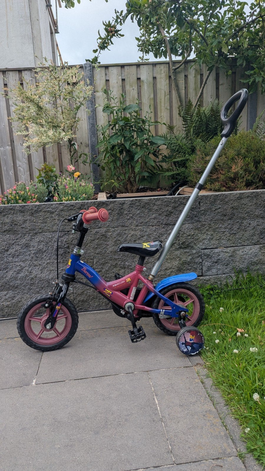 10 inch Kinderfiets FC Barcelona met zijwieltjes en duwstang, Ophalen, Gebruikt, Minder dan 16 inch, Zijwieltjes