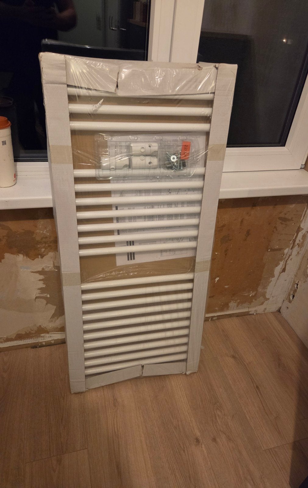 Nieuwe handdoekradiator, nog in verpakking, Radiator, Nieuw, Minder dan 60 cm, Ophalen of Verzenden
