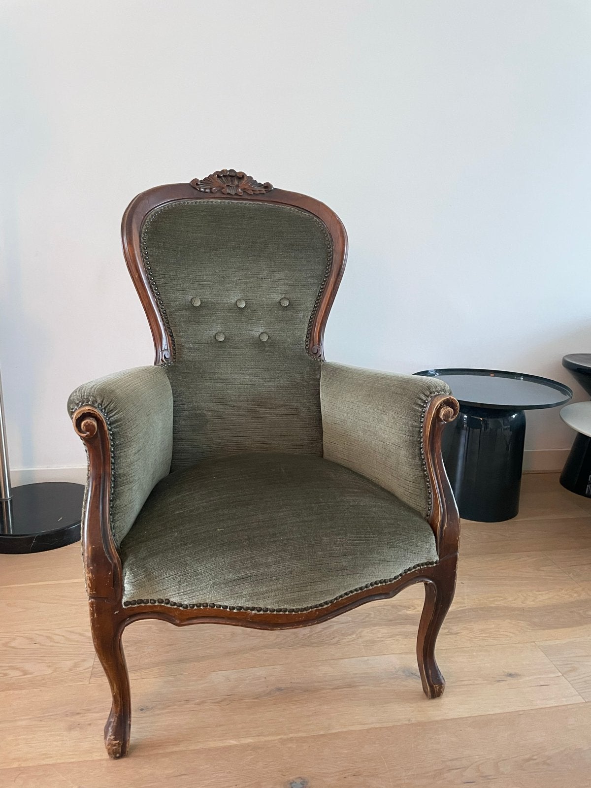 Antieke fauteuil in groen fluweel, Ophalen