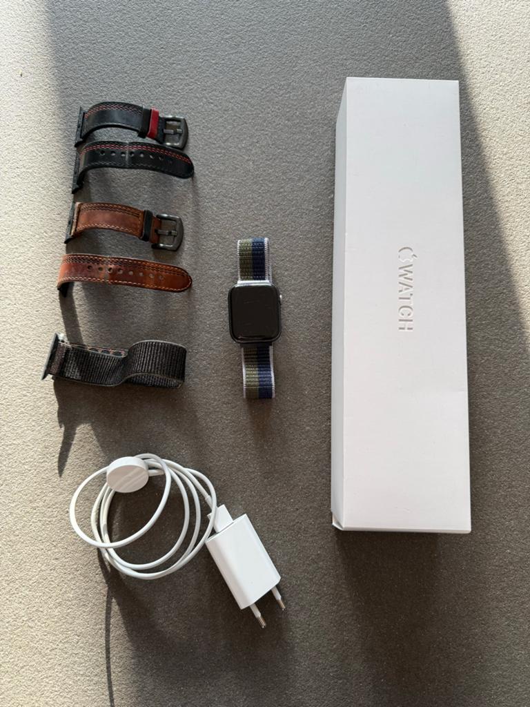 Apple Watch Series 4, 44mm met extra toebehoren, Gebruikt, Hartslag, Zwart, IOS