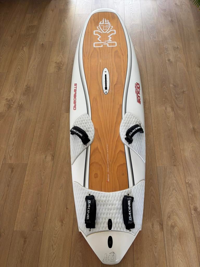 Starboard Isonic 101 + 5 vinnen, Watersport en Boten, Windsurfen, Ophalen, Gebruikt, Plank