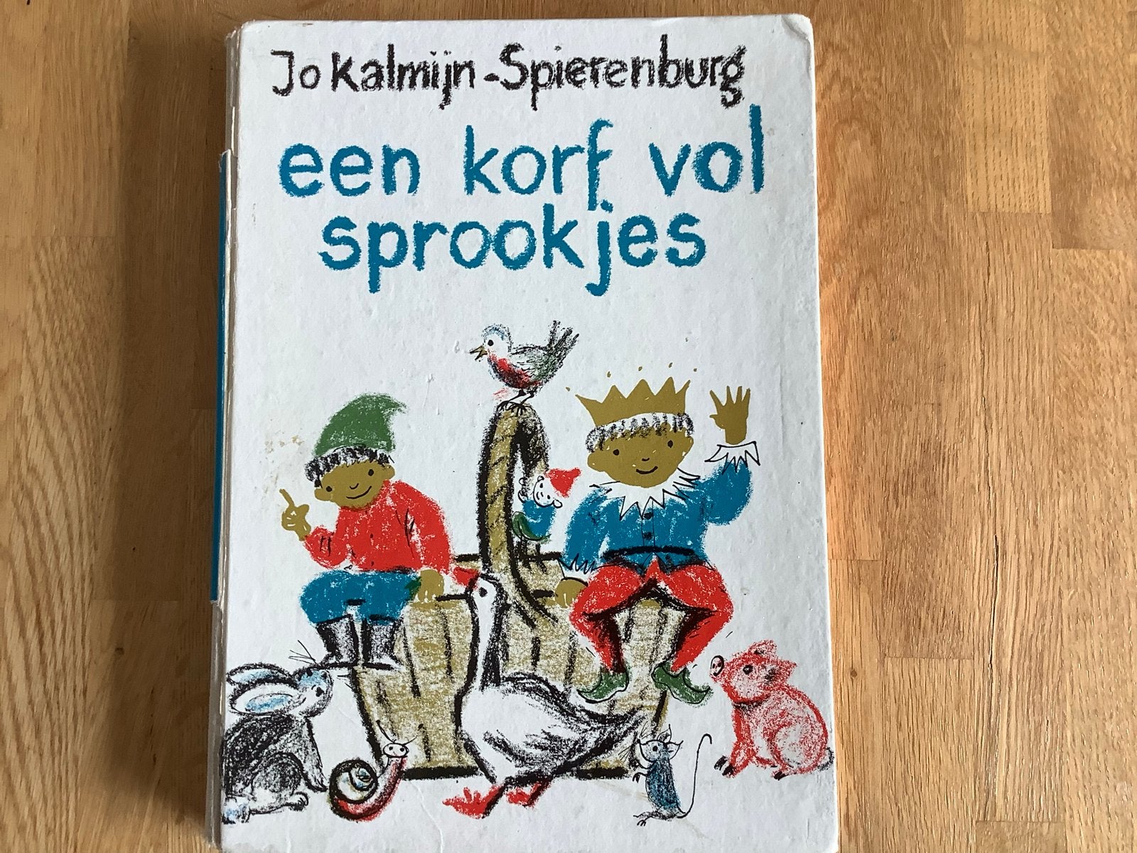 Een Korf Vol Sprookjes - Jo Kalmijn-Spierenburg Vintage 1963, Ophalen of Verzenden, Gelezen