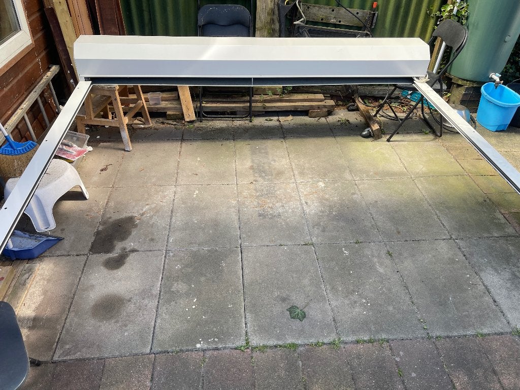 Roldeur garage met afstandsbediening, Doe-het-zelf en Verbouw, Rolluiken, Ophalen, 200 cm of meer, Wit, Zo goed als nieuw