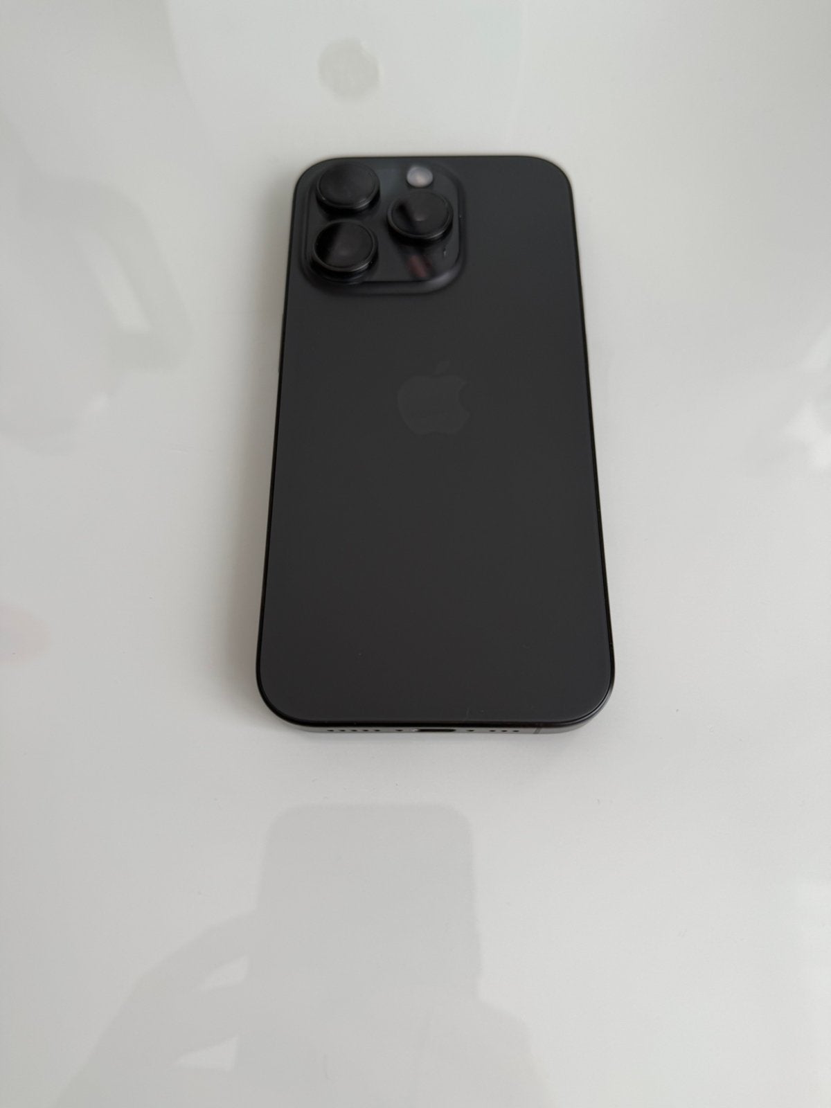 Apple IPhone 16 Pro 128GB, Telecommunicatie, Mobiele telefoons | Apple iPhone, Ophalen of Verzenden, Zo goed als nieuw, Zwart
