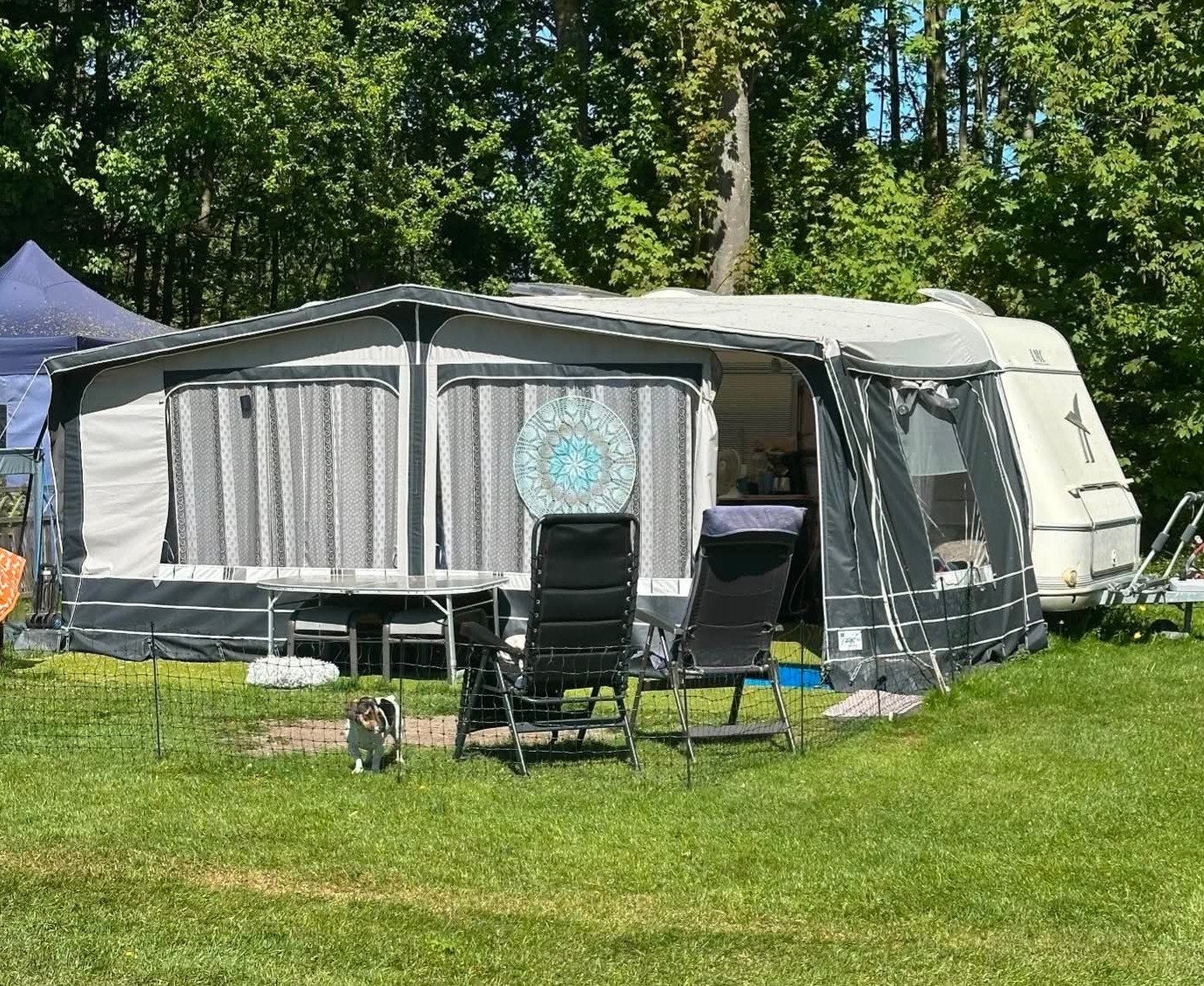 Foto 5 van LMC Dominant 560, Voortent, Enkele bedden, Fietsendrager