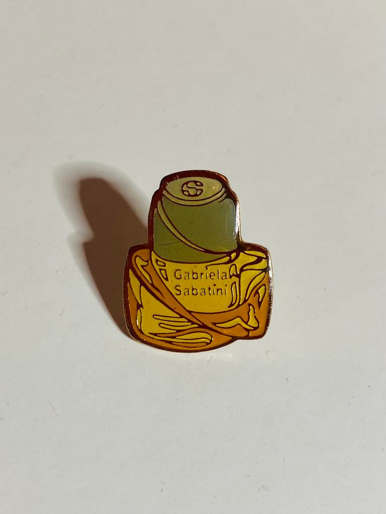 Gabriela Sabatini parfum pin, Ophalen of Verzenden, Nieuw
