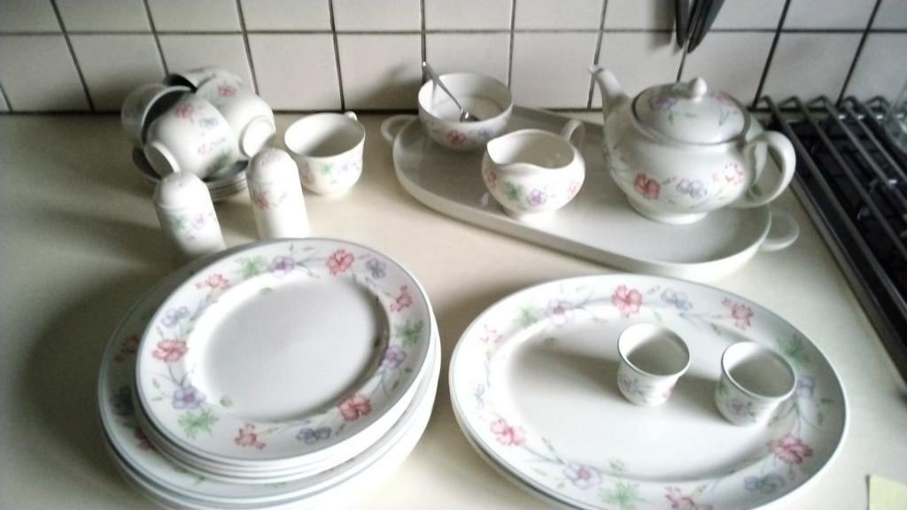 Engels the boots servies carnation, Ophalen, Overige typen, Zo goed als nieuw, Overige stijlen