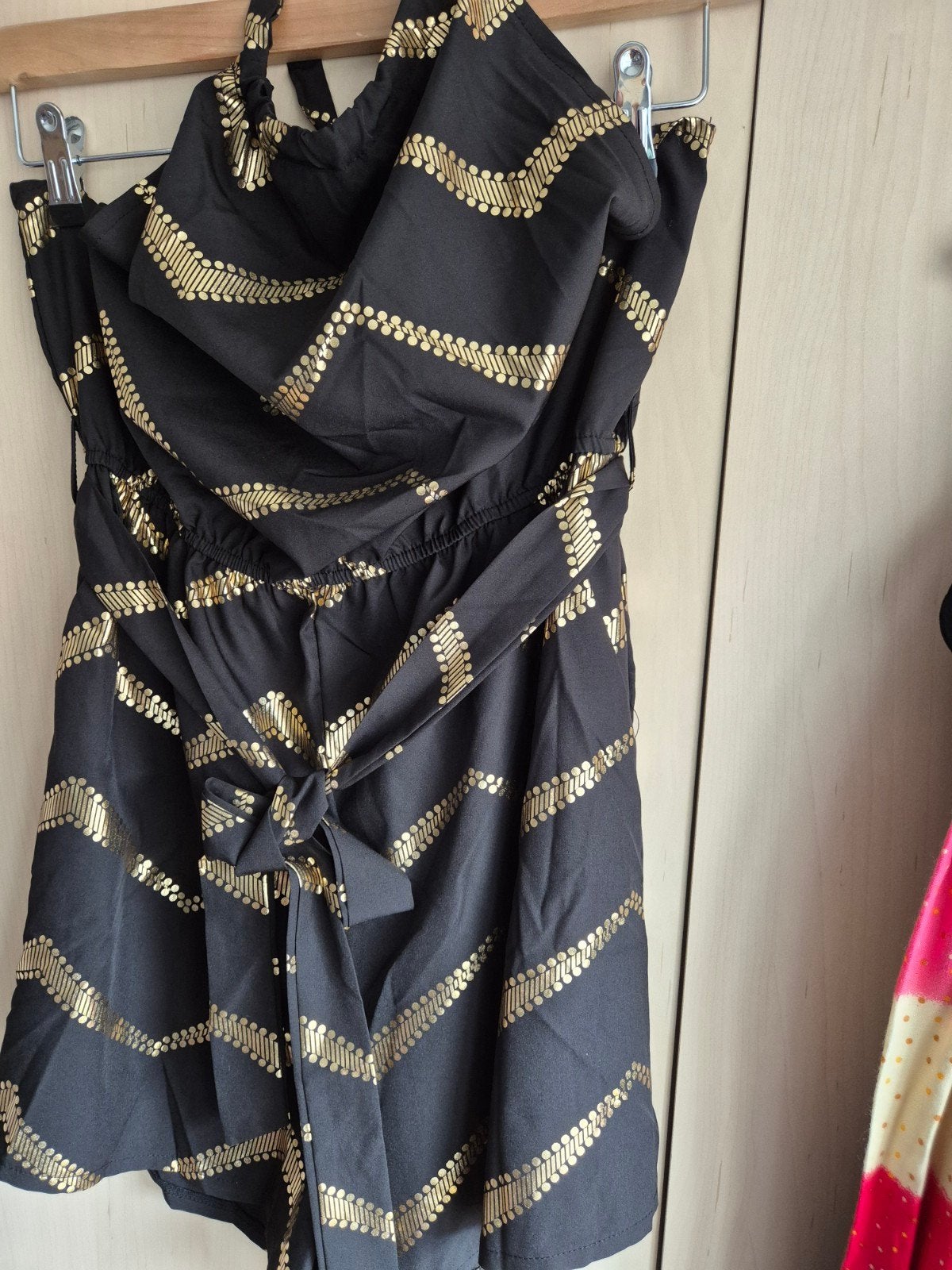 Zwarte playsuit met gouden zigzagpatroon, Kleding | Dames, Ophalen, Nieuw, Zwart
