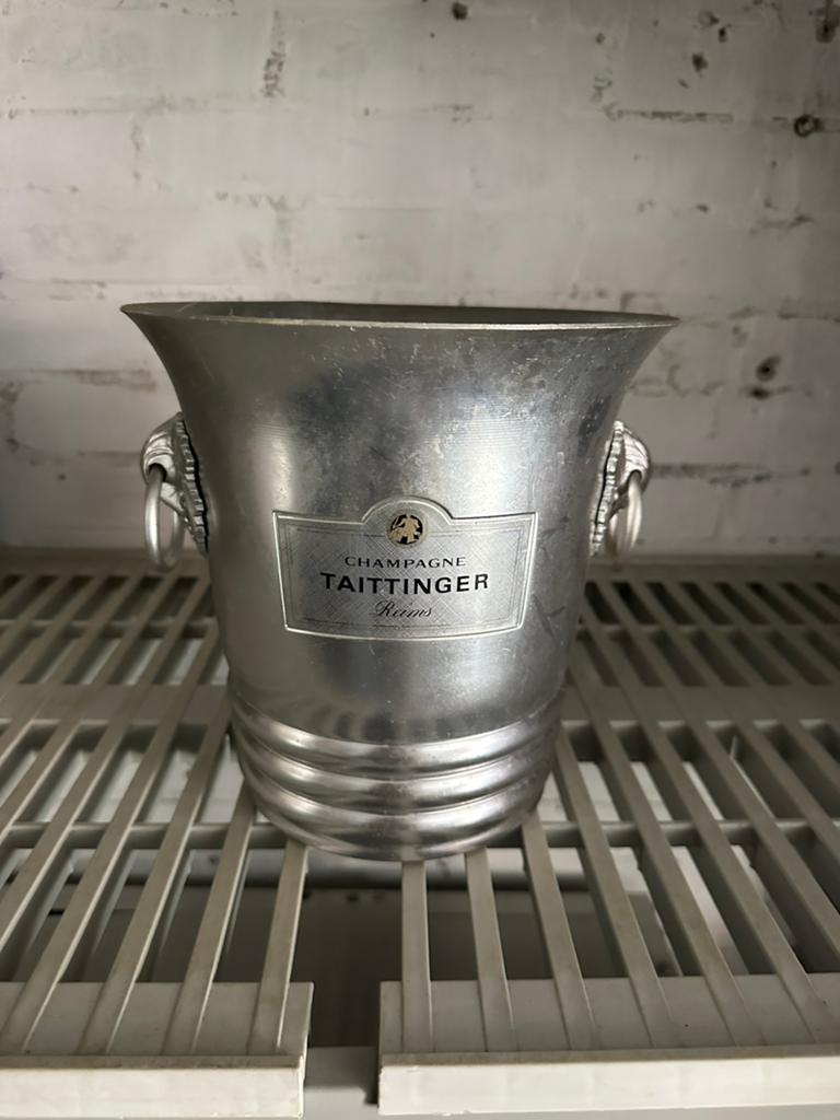Champagne koeler Tattinger, Ophalen