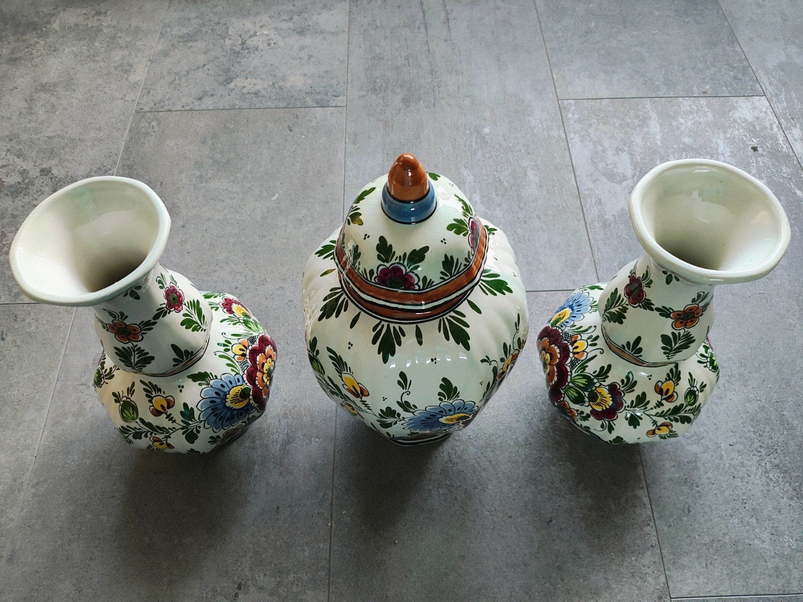 Polychroom Handgeschilderd Delfts Aardewerk Set, Antiek en Kunst, Ophalen