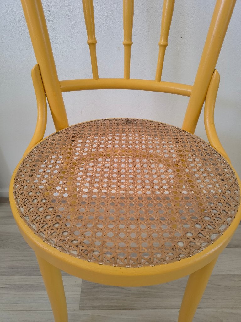 Vintage Thonet / TON bistro stoel – Okergeel️️, Huis en Inrichting, Stoelen, Overige kleuren, Onbekend, Ophalen of Verzenden, Zo goed als nieuw