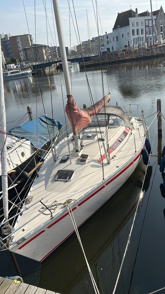 Zeiljacht: Comfortabel en snel zeilen Beneteau 30 es, Watersport en Boten, Kajuitzeilboten en Zeiljachten, Ophalen, Gebruikt, Diesel