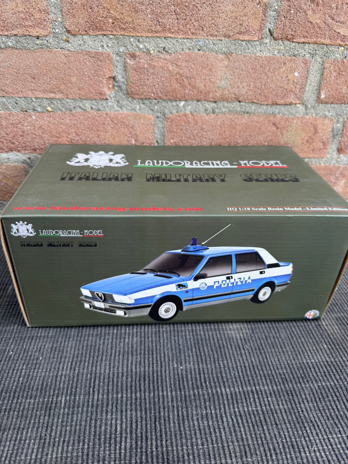 1:18 Laudoracing LM094PO Alfa Giulietta ‘Polizia’ ..110,-, Hobby en Vrije tijd, Modelauto's | 1:18, Ophalen of Verzenden, Nieuw