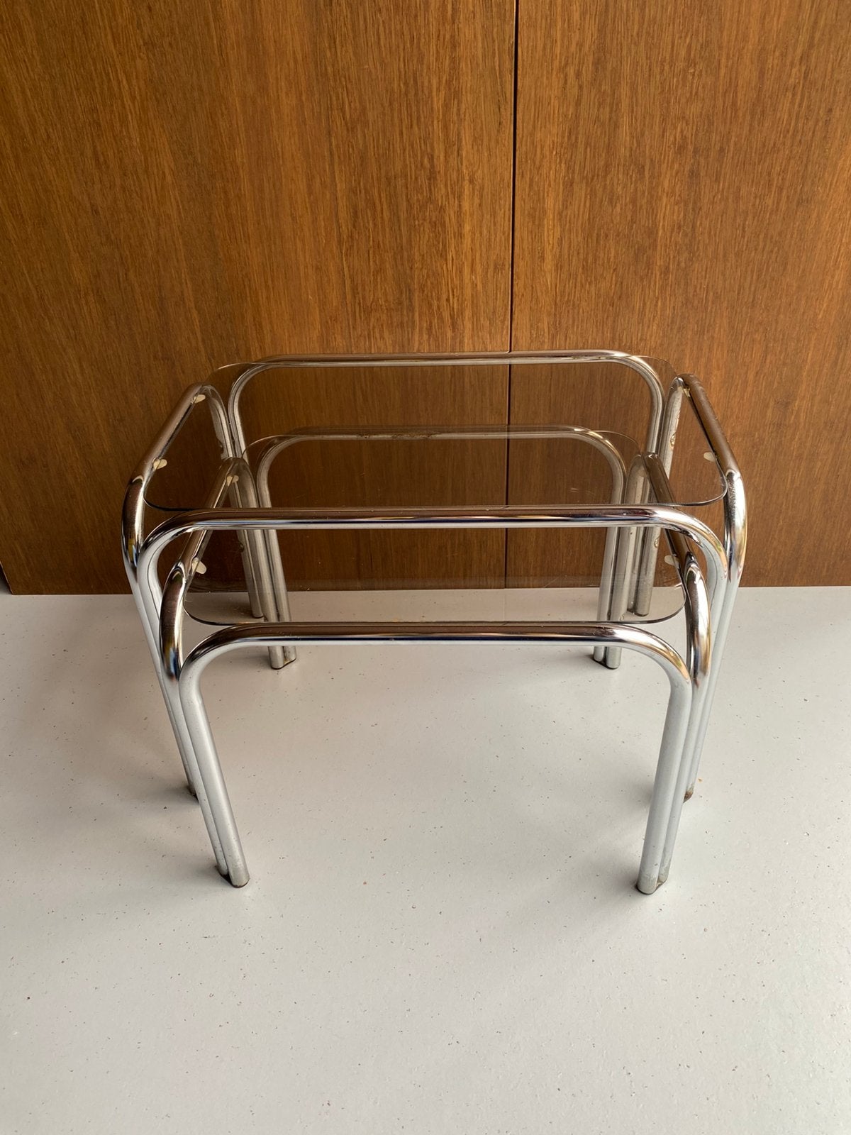 Vintage Mimi nesttafels / chromen bijzettafels met rookglas, Ophalen, Minder dan 45 cm, Minder dan 55 cm, Gebruikt