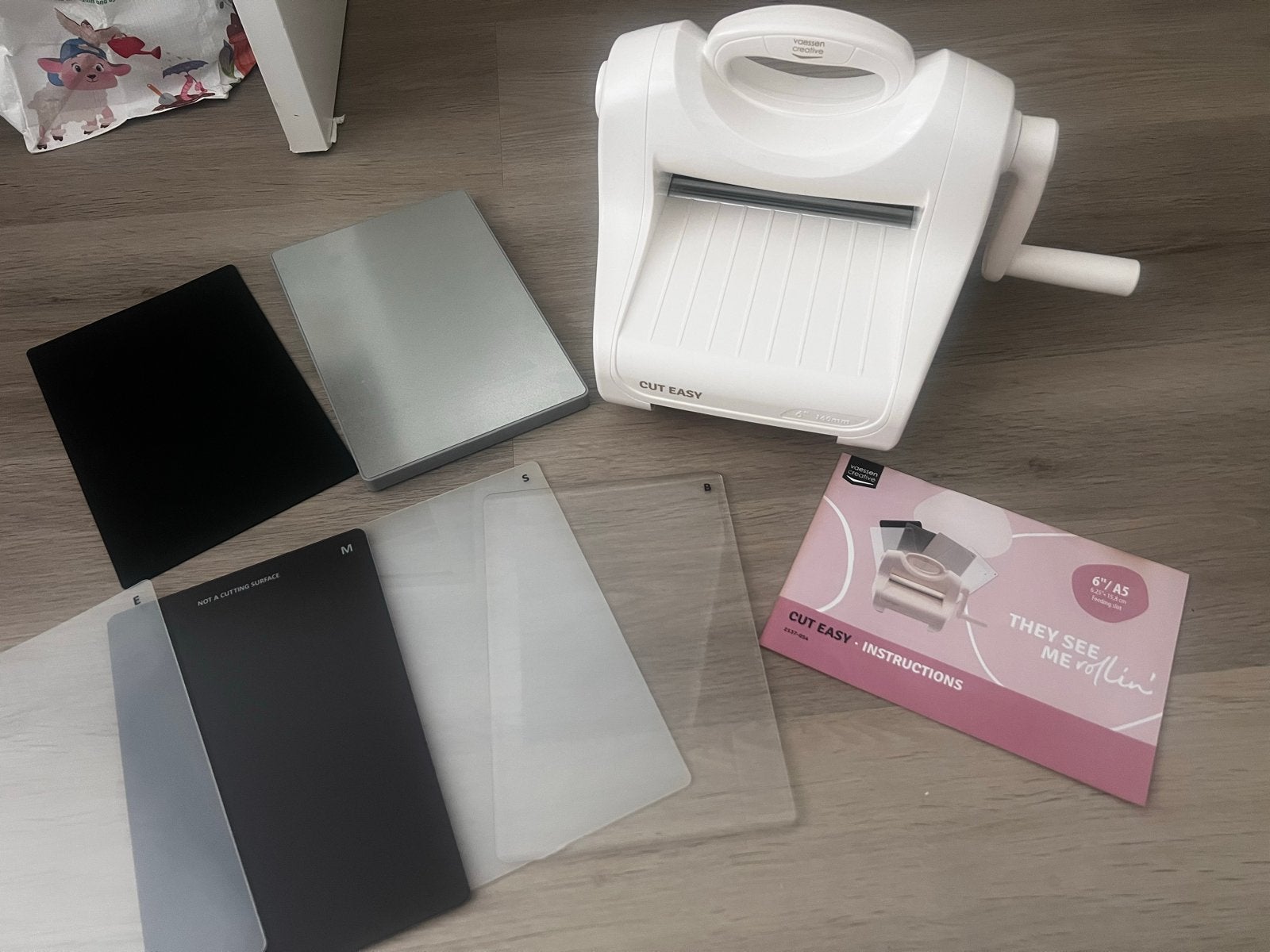Vaessen Creative Cut Easy Stans- en Embossingmachine, Hobby en Vrije tijd, Geschikt voor snijden, Ophalen of Verzenden, Zo goed als nieuw