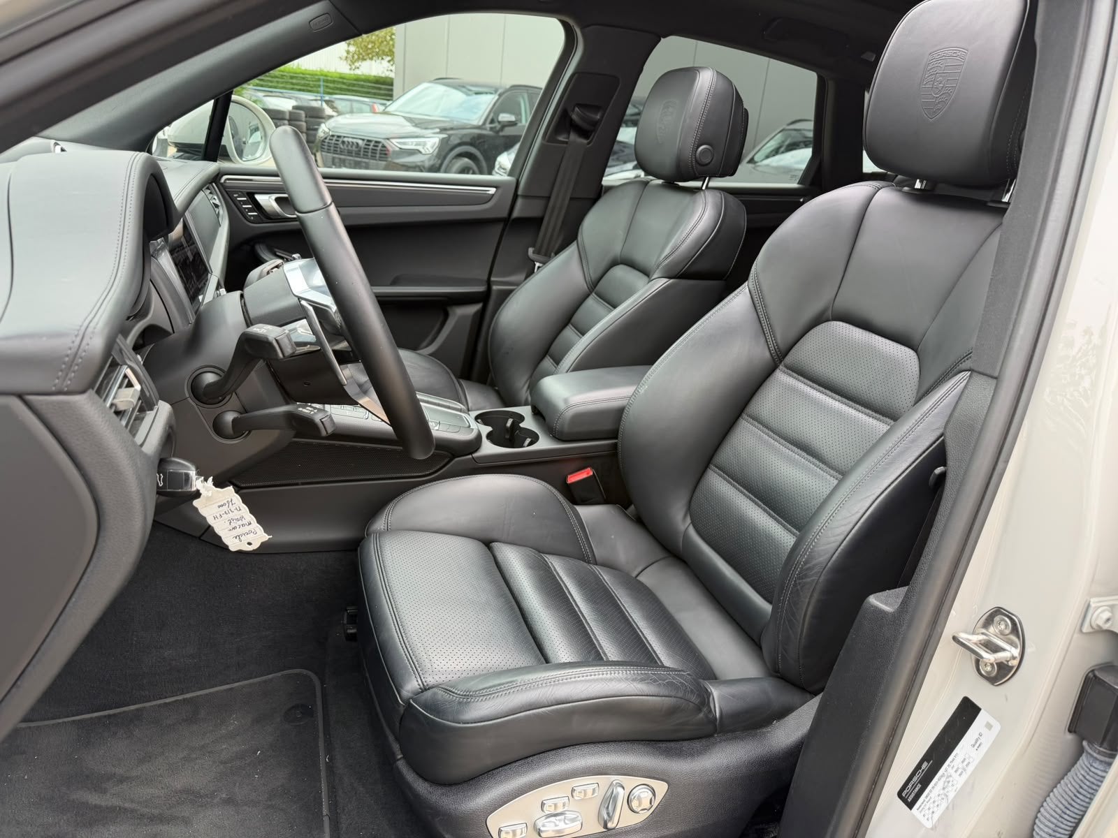 Porsche Macan 2.0 | Panoramadak | Sportchrono | Memory Seats, Auto's, Automaat, Dealer onderhouden, Gebruikt, Bedrijf