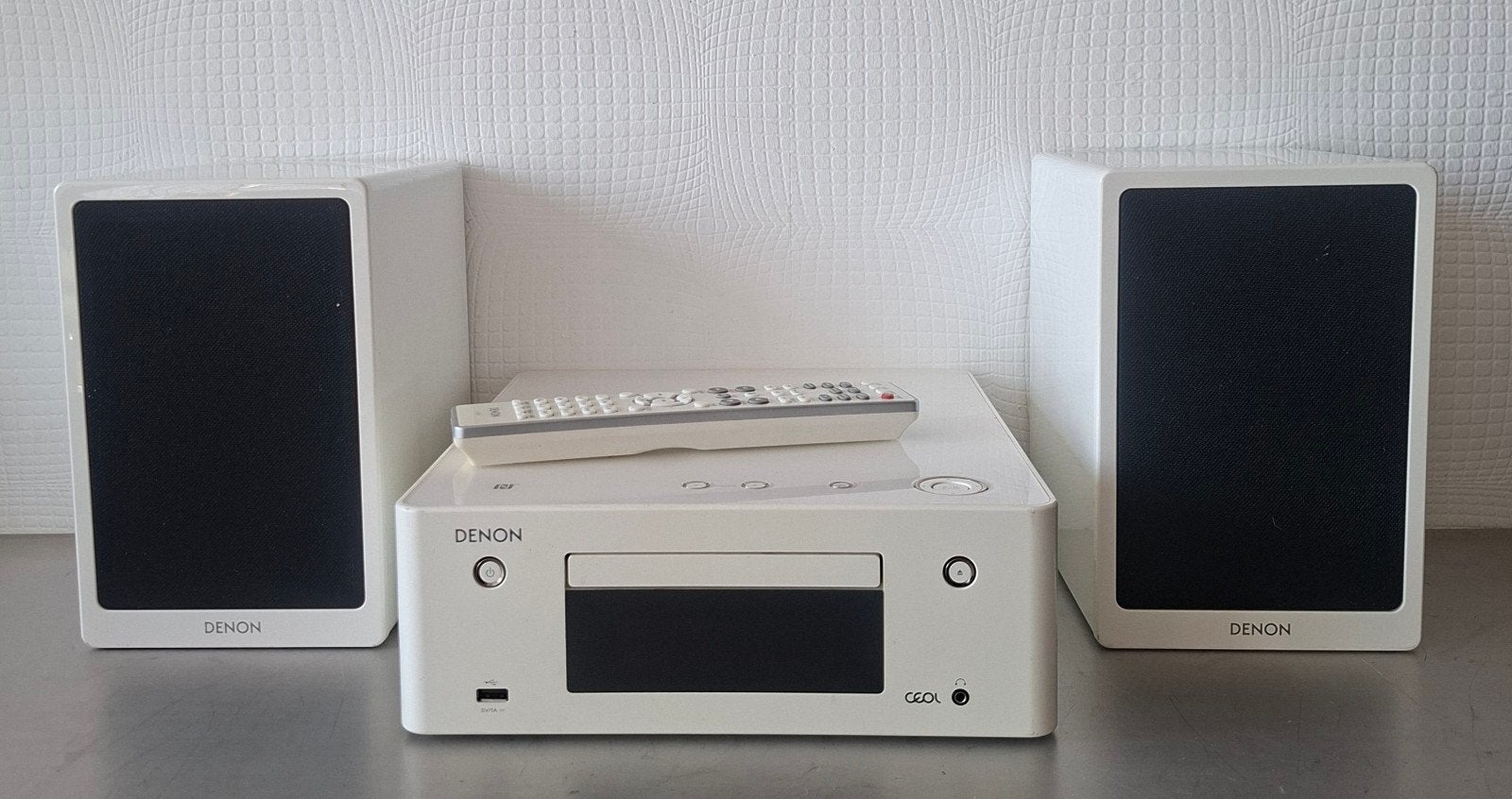 Denon Ceol RCD-N9  Netwerk CD

De Denon CEOL RCD-N9 is, Ophalen of Verzenden, Tuner of Radio, Denon