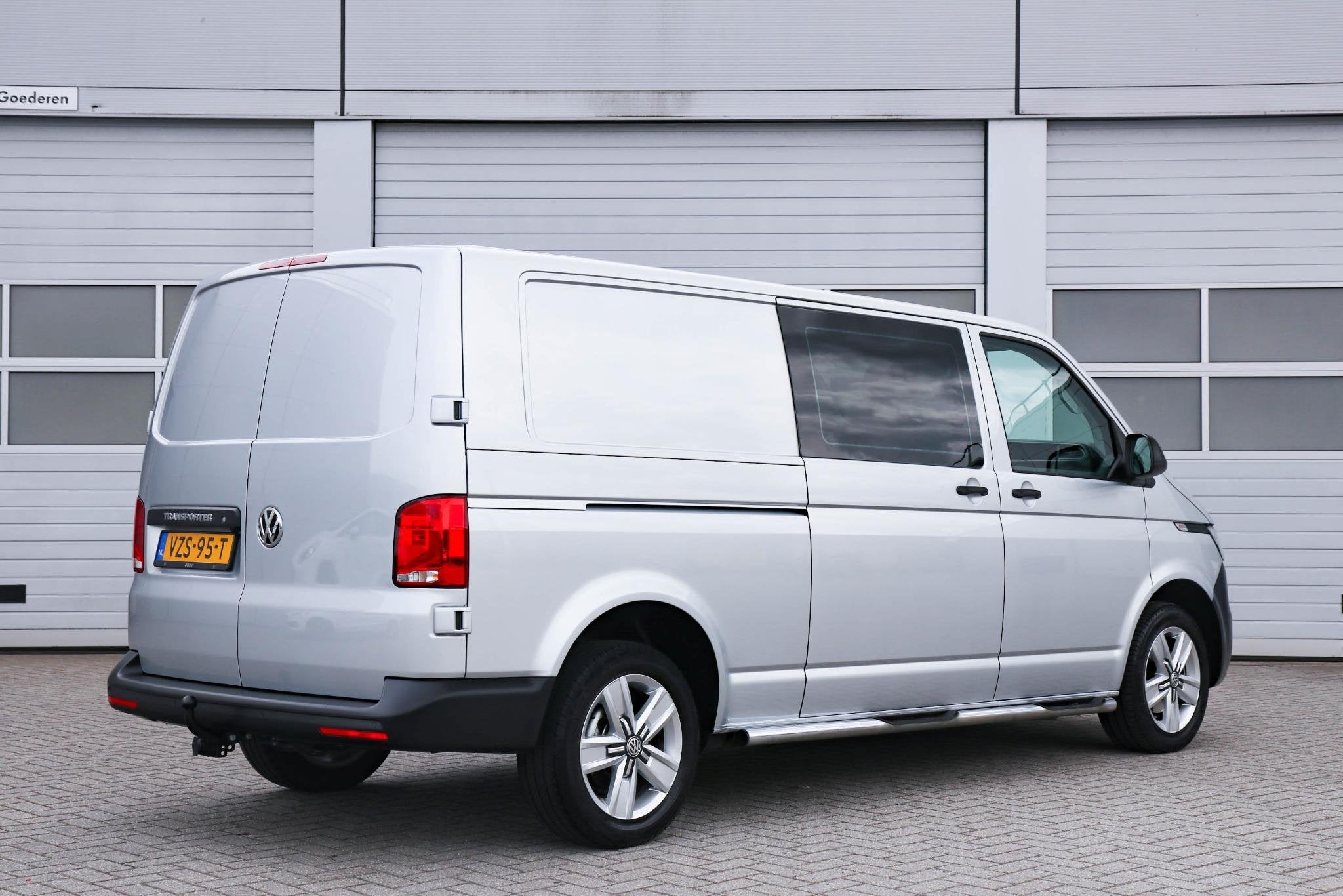 Volkswagen Transporter 2.0 TDI 110pk L2H1 DC 28 Comfortline, Voorwielaandrijving, 12 maanden, Stof, Gebruikt
