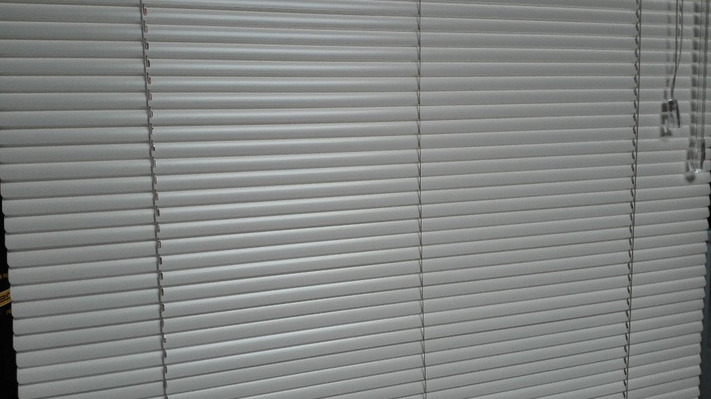 Gebroken wit horizontale jaloezie 16 mm luxaflex 1.48 x 70, Jaloezie, 148 cm, Wit, Metaal